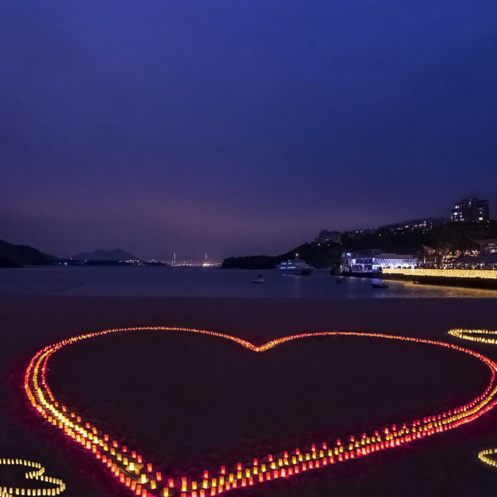 2. Tai Pak Beach Heart-shaped Candle Light Up.jpg